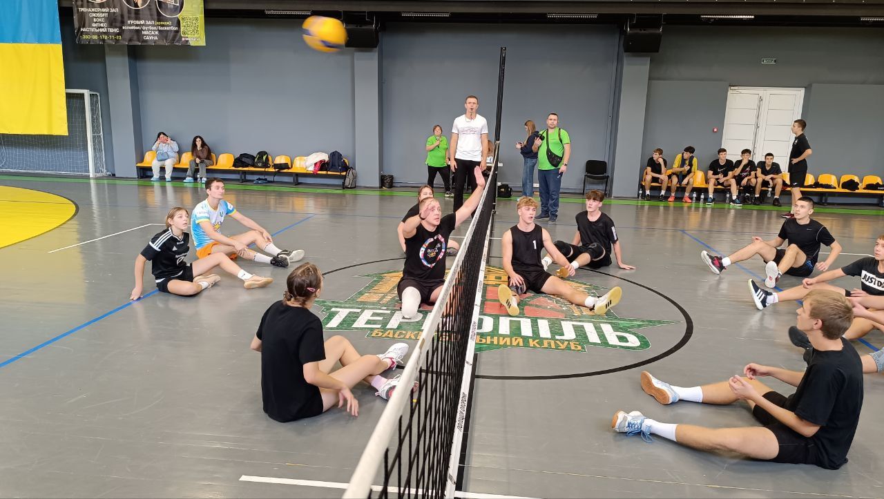 Новини Тернополя - фото з Турнір з волейболу сидячи вперше організували для ветеранів у Тернополі