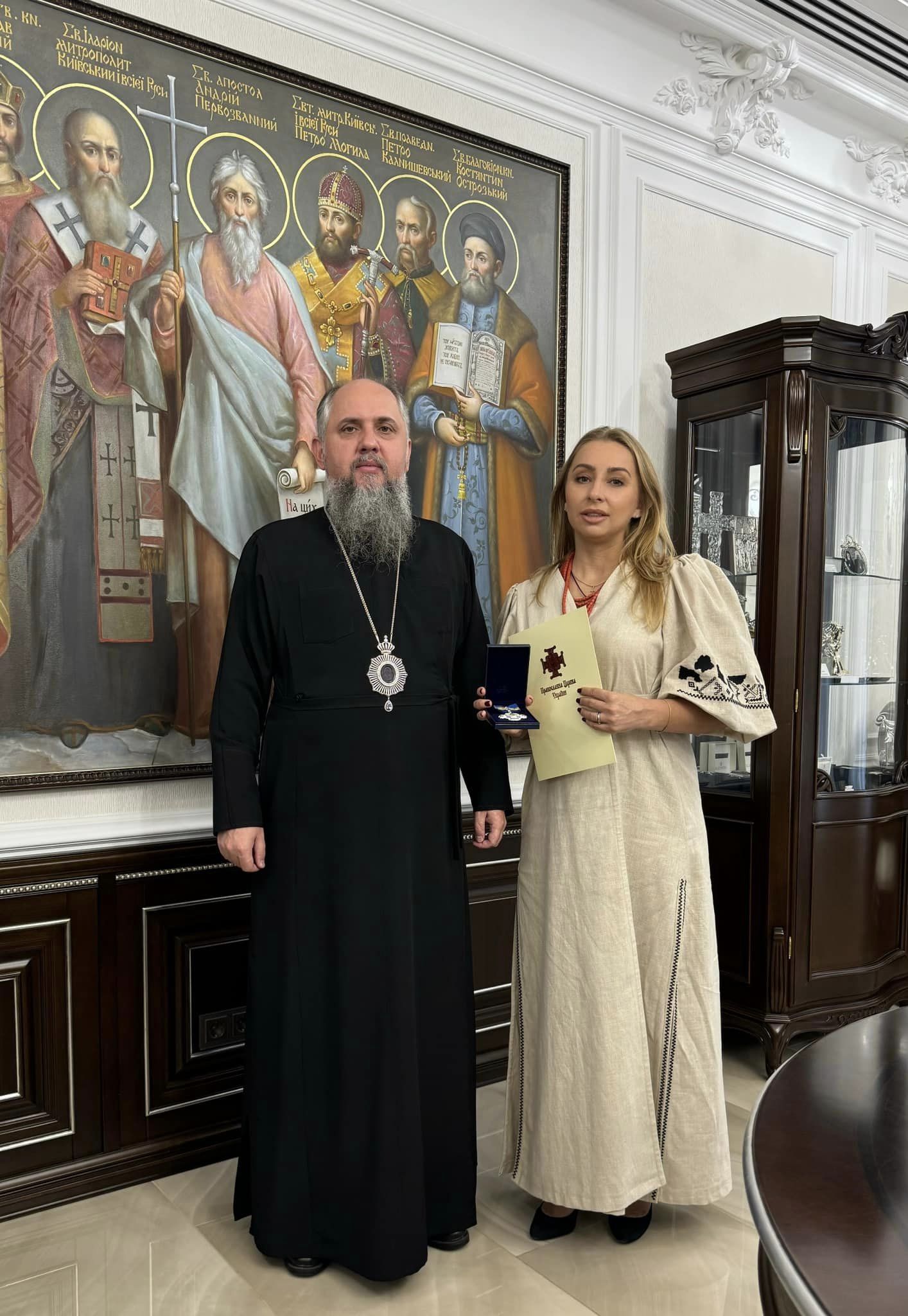 На зображенні може бути: 2 людини, базиліка Національного храму Непорочного Зачаття та текст