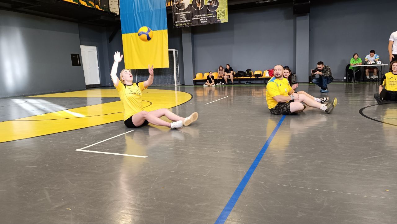 Новини Тернополя - фото з Турнір з волейболу сидячи вперше організували для ветеранів у Тернополі