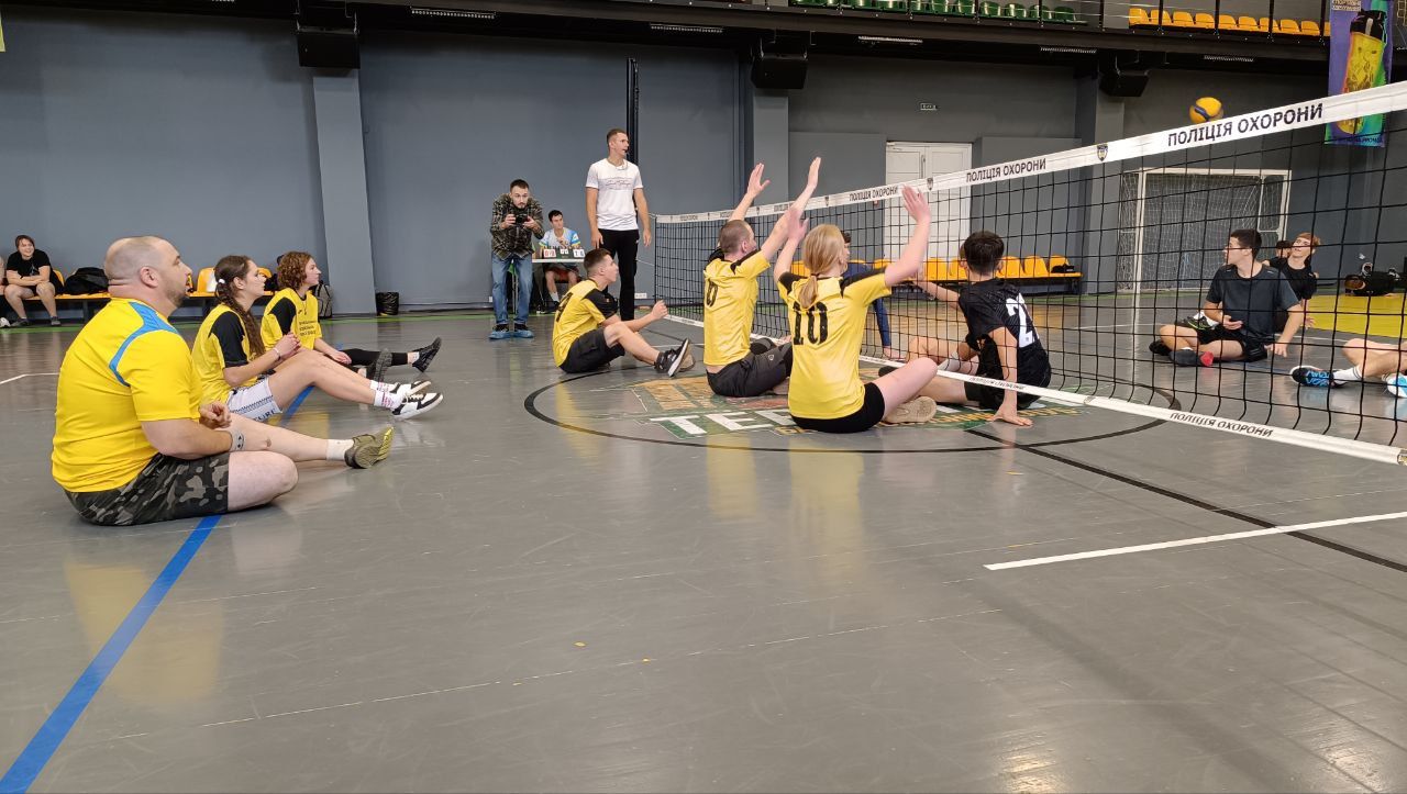 Новини Тернополя - фото з Турнір з волейболу сидячи вперше організували для ветеранів у Тернополі