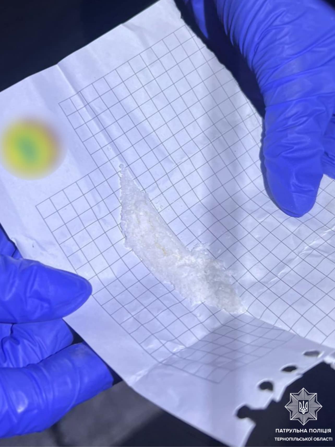 Новини Тернополя - фото з Побачив патрульних і зупинився посеред дороги: на Руській затримали водія і виявили в нього наркотики На зображенні може бути: текст