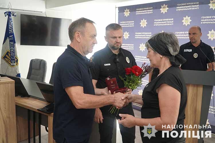 Новини Тернополя - фото з Двох поліцейських з Тернопільщини нагородили орденами «За мужність» посмертно Двох поліцейських з Тернопільщини відзначено орденами «За мужність» III ступеня посмертно