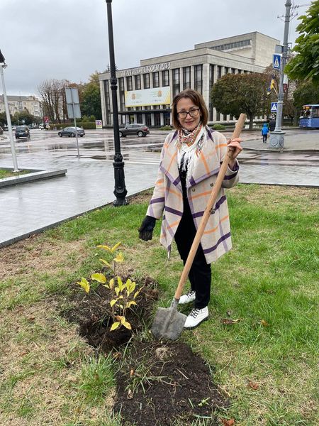 Новини Житомира - фото з У Житомирі висадили магнолії в межах акції «Укорінюємо жіночу історію»
