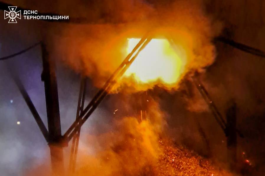 Новини Тернополя - фото з У Чортківському районі горіла зерносушарка