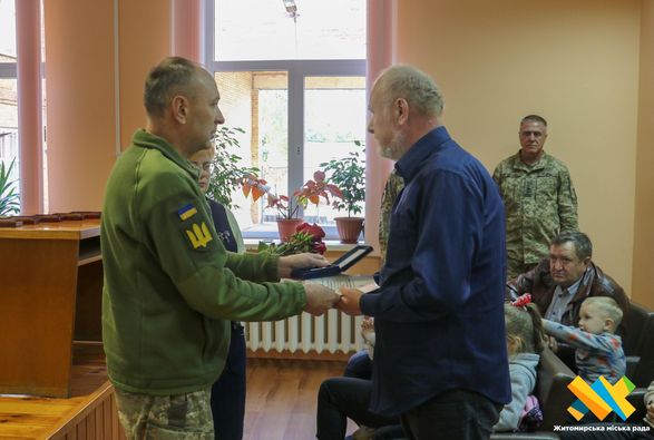 Новини Житомира - фото з Державні та відомчі нагороди вручили сім’ям Героїв