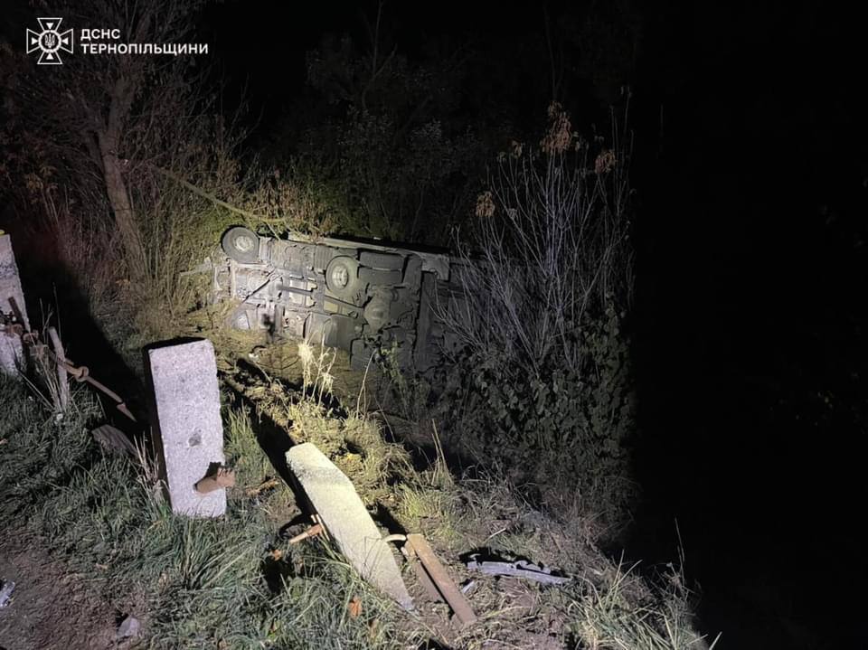 Новини Тернополя - фото з У Романівці зіткнулися легківка і вантажівка — є потерпілі