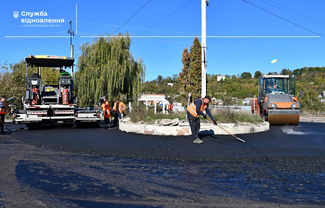 Новини Тернополя - фото з Коли відкриють міст через Збруч у Гусятині На зображенні може бути: 4 людини та текст