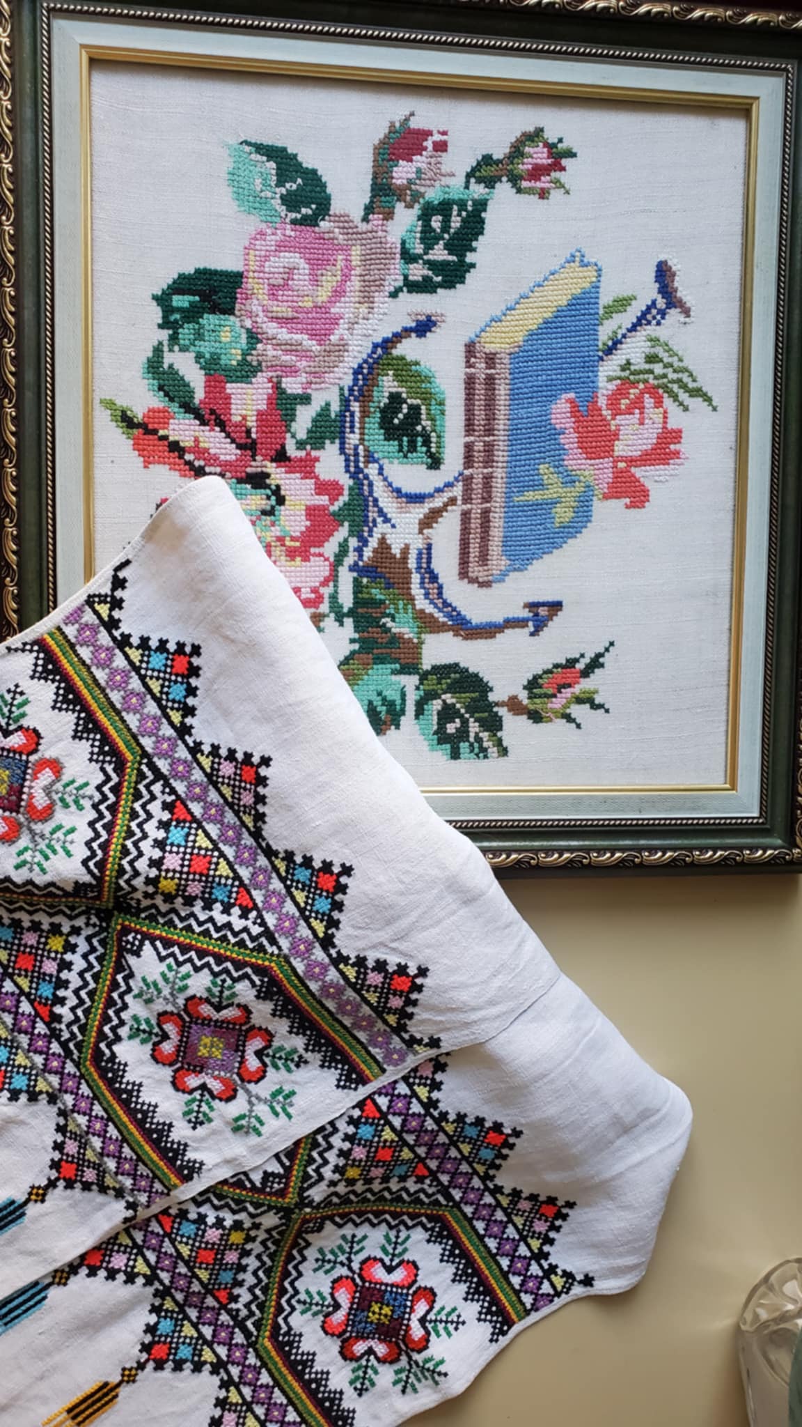 Новини Тернополя - фото з У тривожній валізі була лише Борщівська сорочка: про любов до вишиття Галини Переймибіди