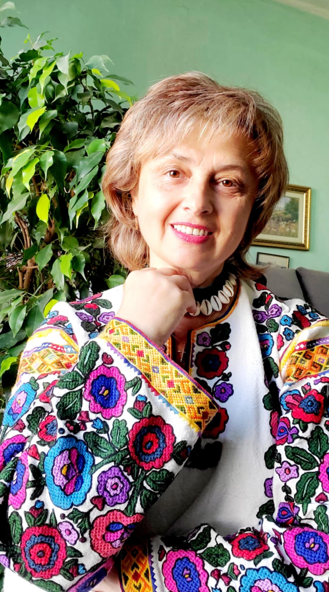 Новини Тернополя - фото з У тривожній валізі була лише Борщівська сорочка: про любов до вишиття Галини Переймибіди