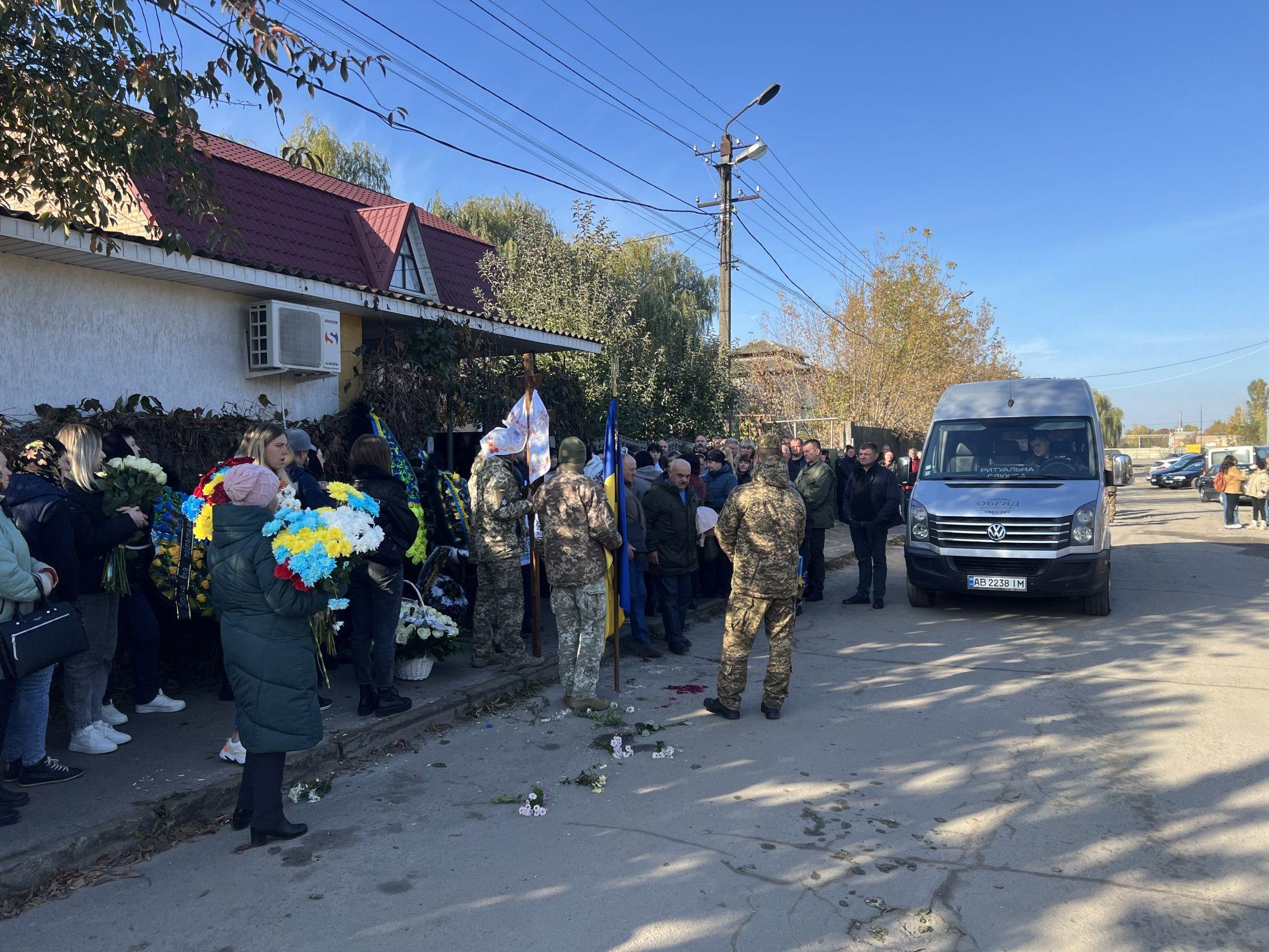 Новини Вінниці - фото з «Він був для нас сонечком». Вінниця провела в останній шлях захисника Романа Громлюка