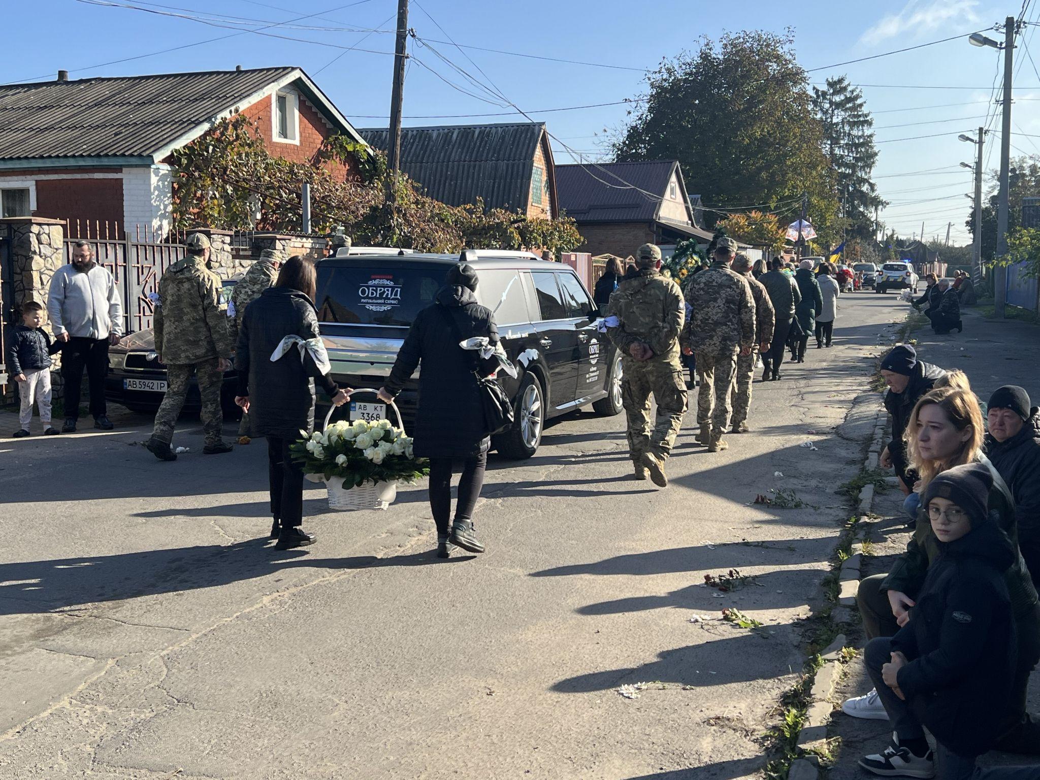 Новини Вінниці - фото з «Він був для нас сонечком». Вінниця провела в останній шлях захисника Романа Громлюка
