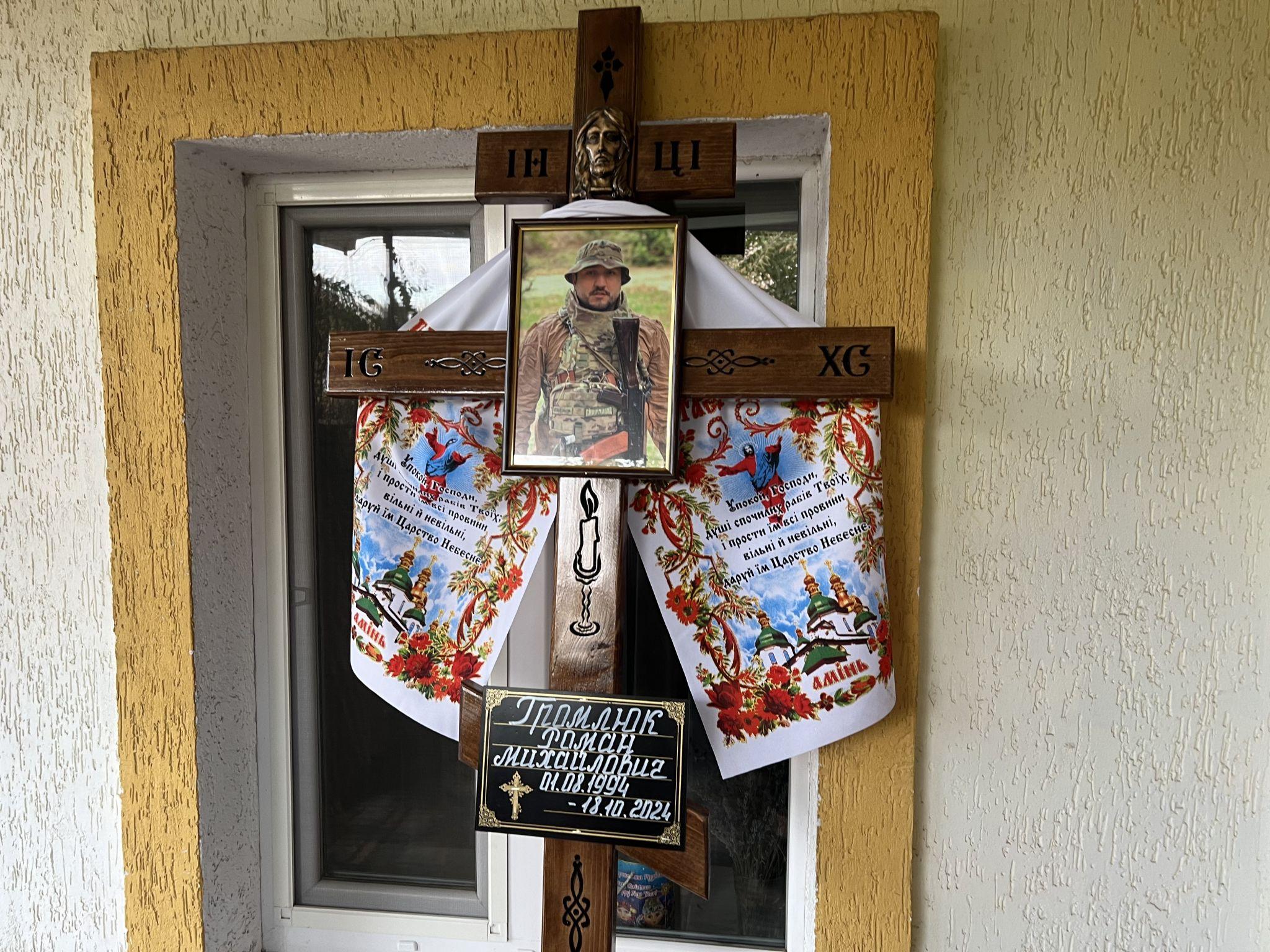 Новини Вінниці - фото з «Він був для нас сонечком». Вінниця провела в останній шлях захисника Романа Громлюка