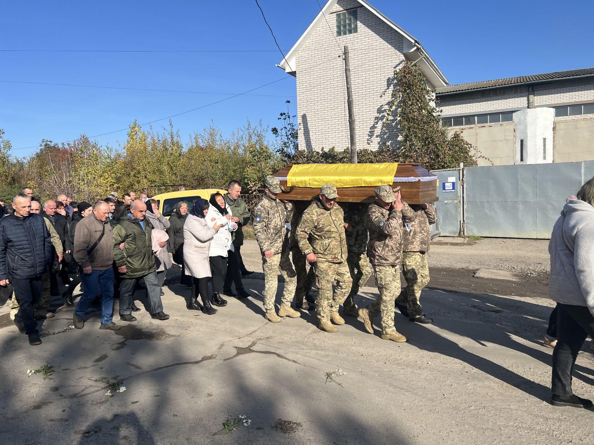Новини Вінниці - фото з «Він був для нас сонечком». Вінниця провела в останній шлях захисника Романа Громлюка