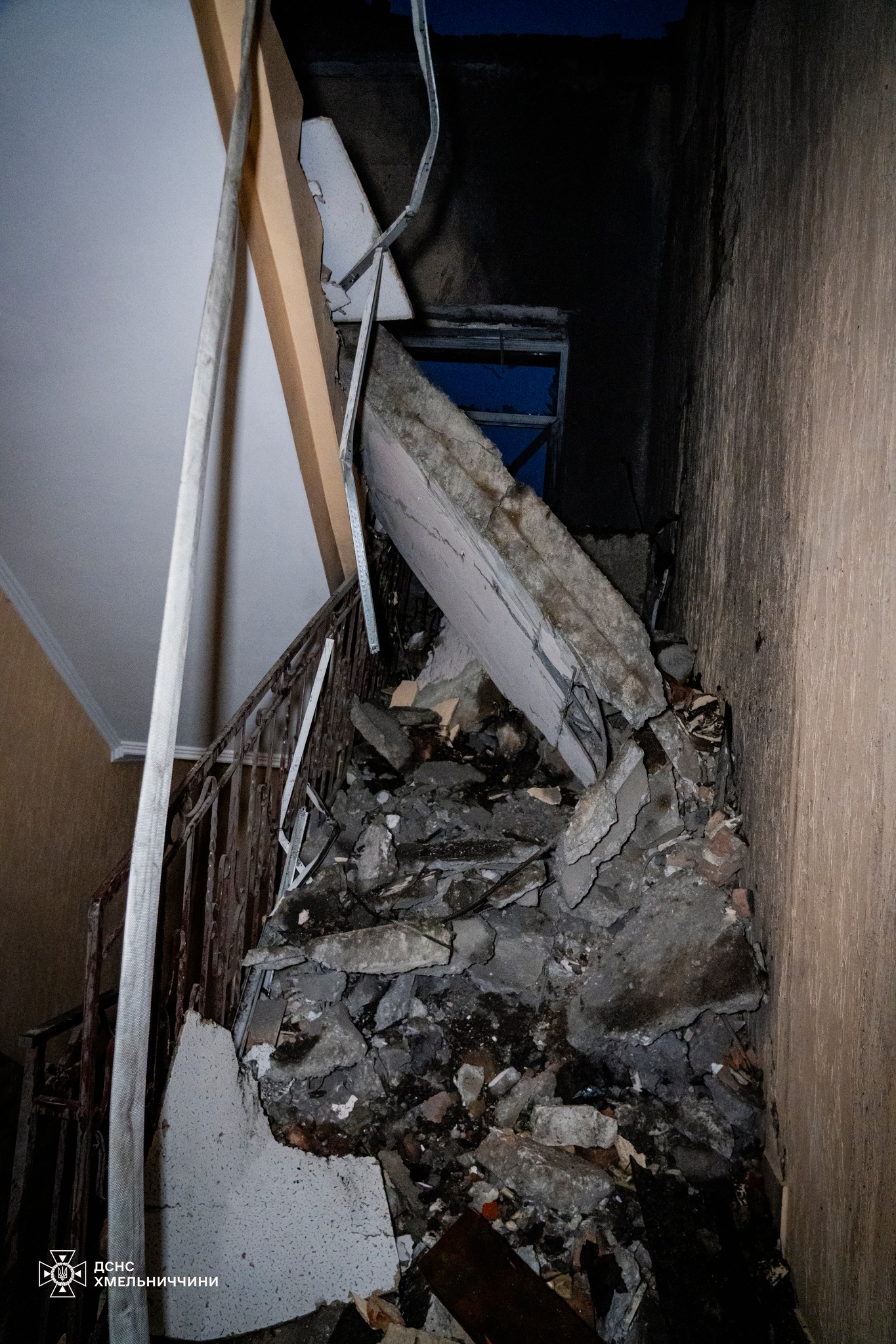 Новини Хмельницького - фото з Рятувальники показали наслідки атаки на Старокостянтинів (ФОТО, ВІДЕО)