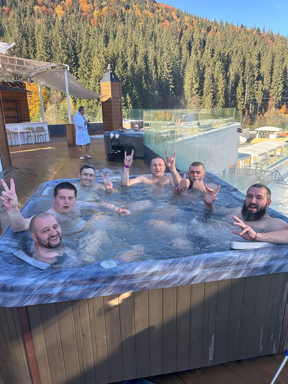 Новини Вінниці - фото з «Ця поїздка стимулює нас працювати»: як для ветеранів організували подорож в Карпати