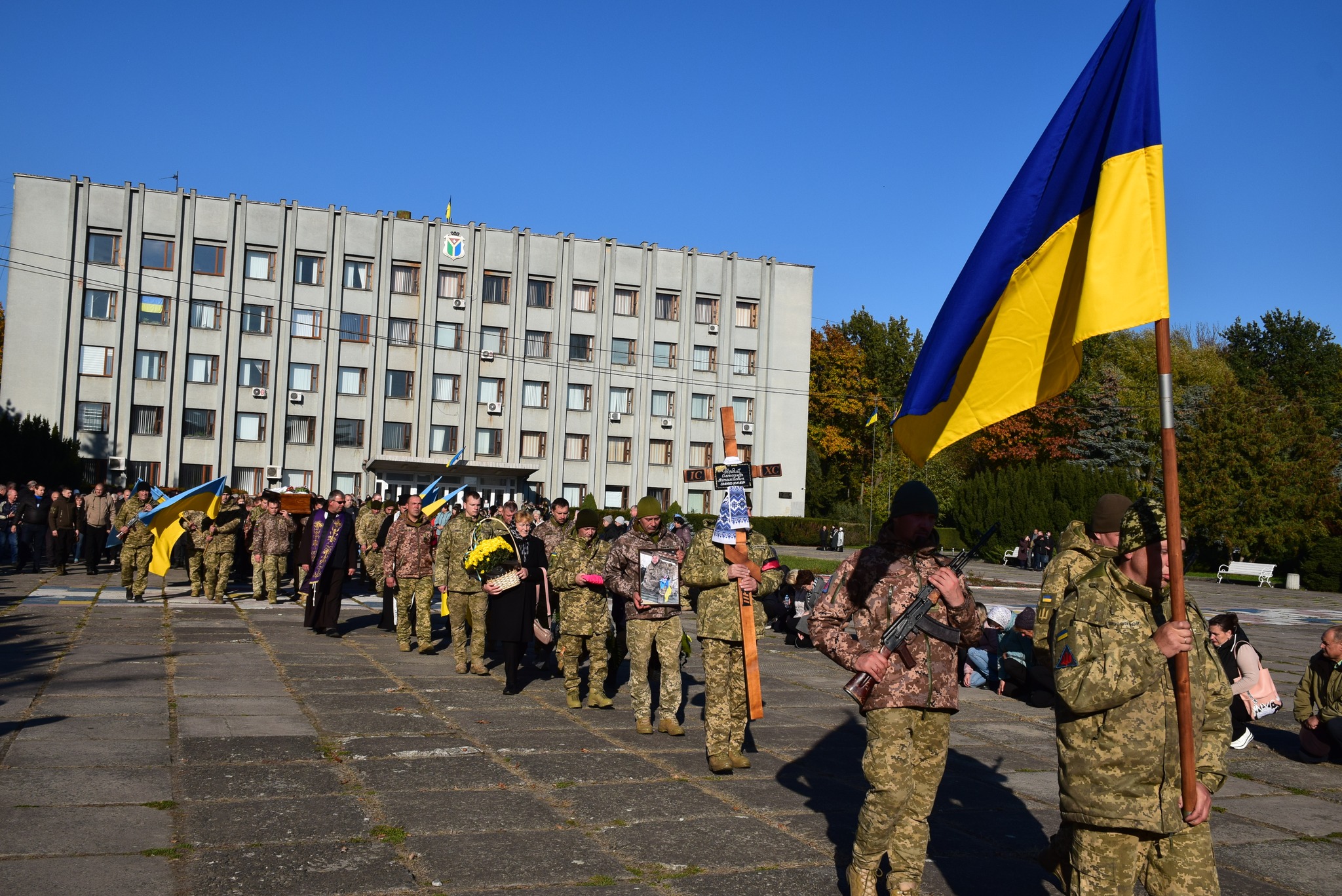 Новини Хмельницького - фото з На Хмельниччину "на щиті" повернувся батько трьох синів Олександр Гордий