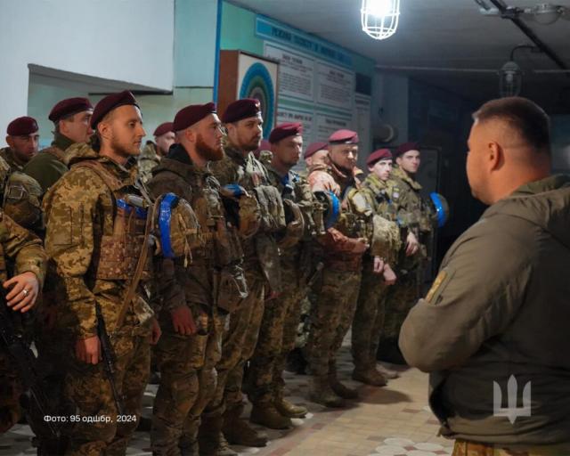 Новини Житомира - фото з Командир 95 одшбр нагородив воїнів, які щодня воюють зі злом та захищають Україну