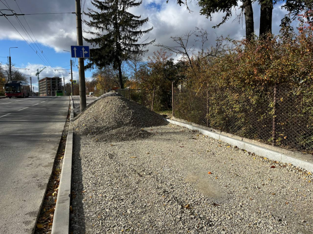 Новини Тернополя - фото з На Бережанській кладуть нову бруківку на тротуарі