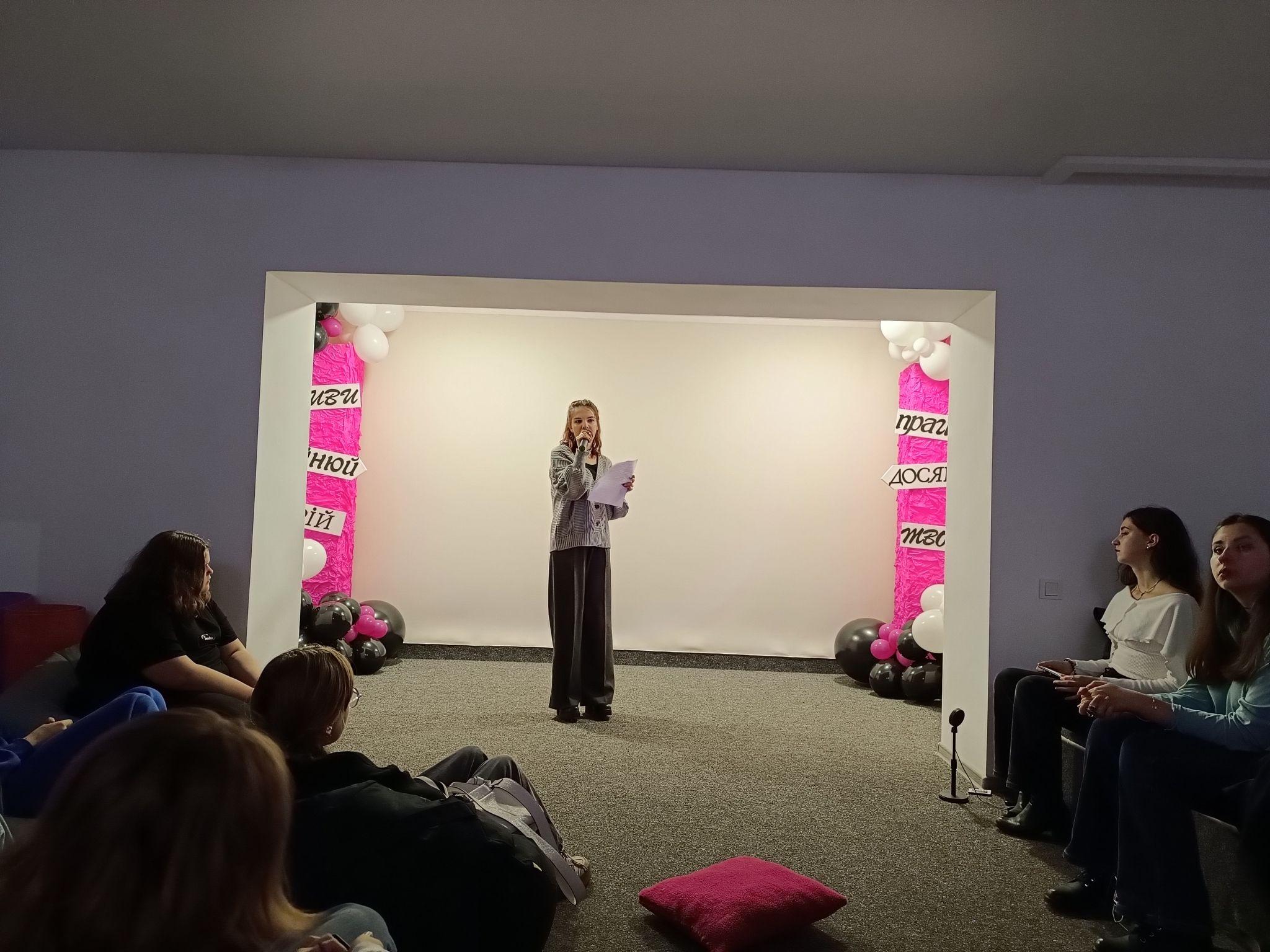 Новини Козятина - фото з Співали під гітару Yaktak і читали вірші про кохання у молодіжному просторі Козятина