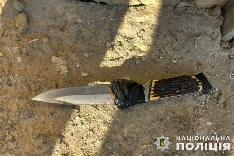 Новини Тернополя - фото з Конфлікт між односельцями на Кременеччині: потерпілий з ножовими пораненнями в реанімації жителю кременеччини загрожує до восьми років позбавлення волі за тяжке тілесне ушкодження