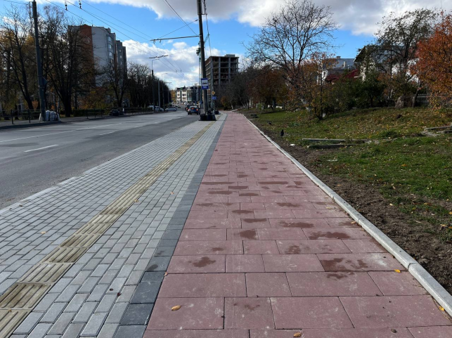 Новини Тернополя - фото з На Бережанській кладуть нову бруківку на тротуарі