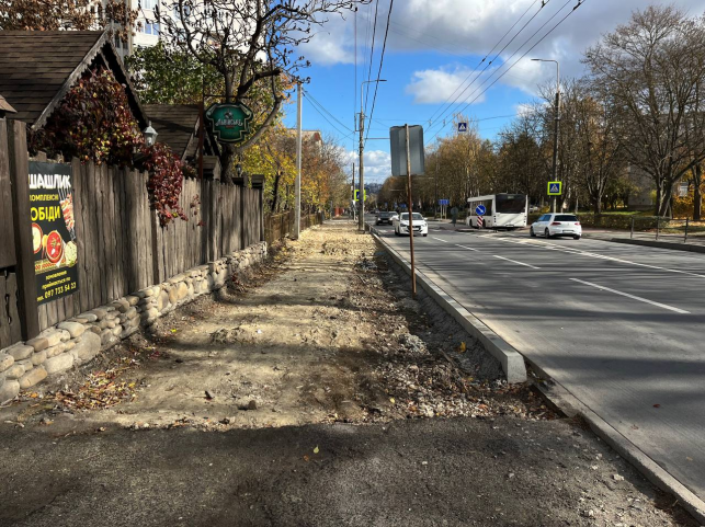 Новини Тернополя - фото з На Бережанській кладуть нову бруківку на тротуарі