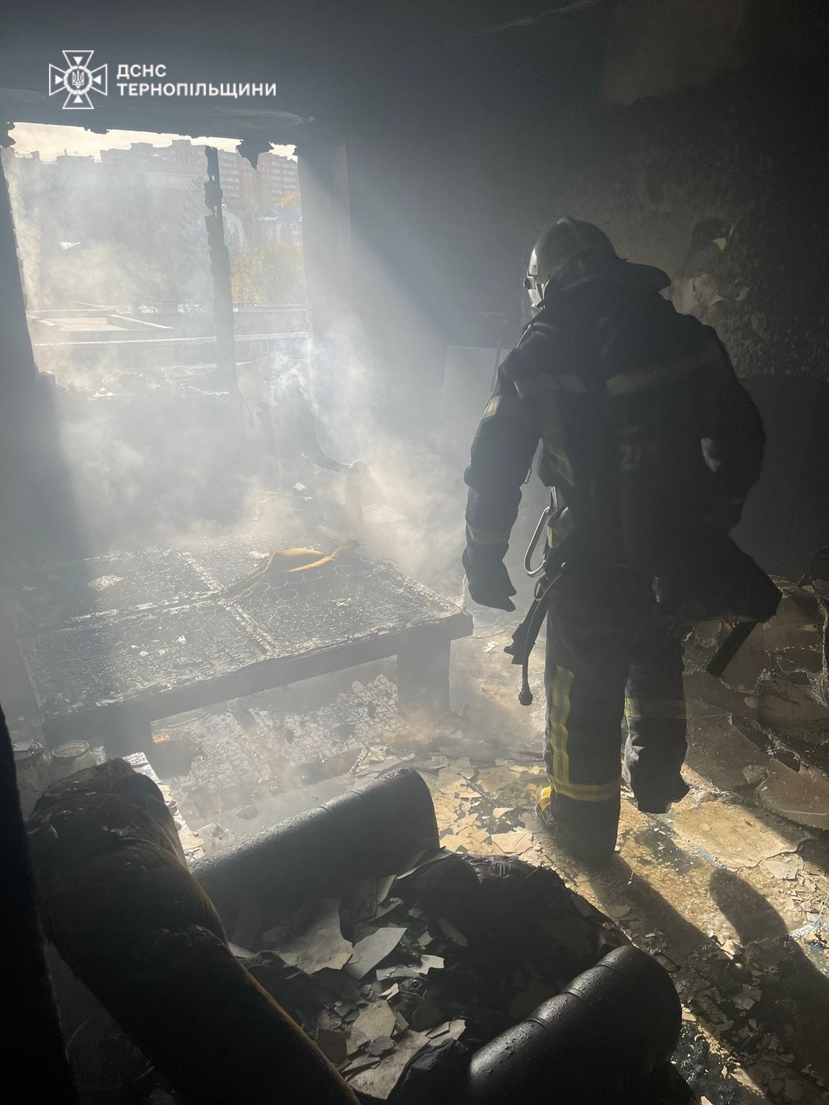 На зображенні може бути: 1 особа, вогонь та текст