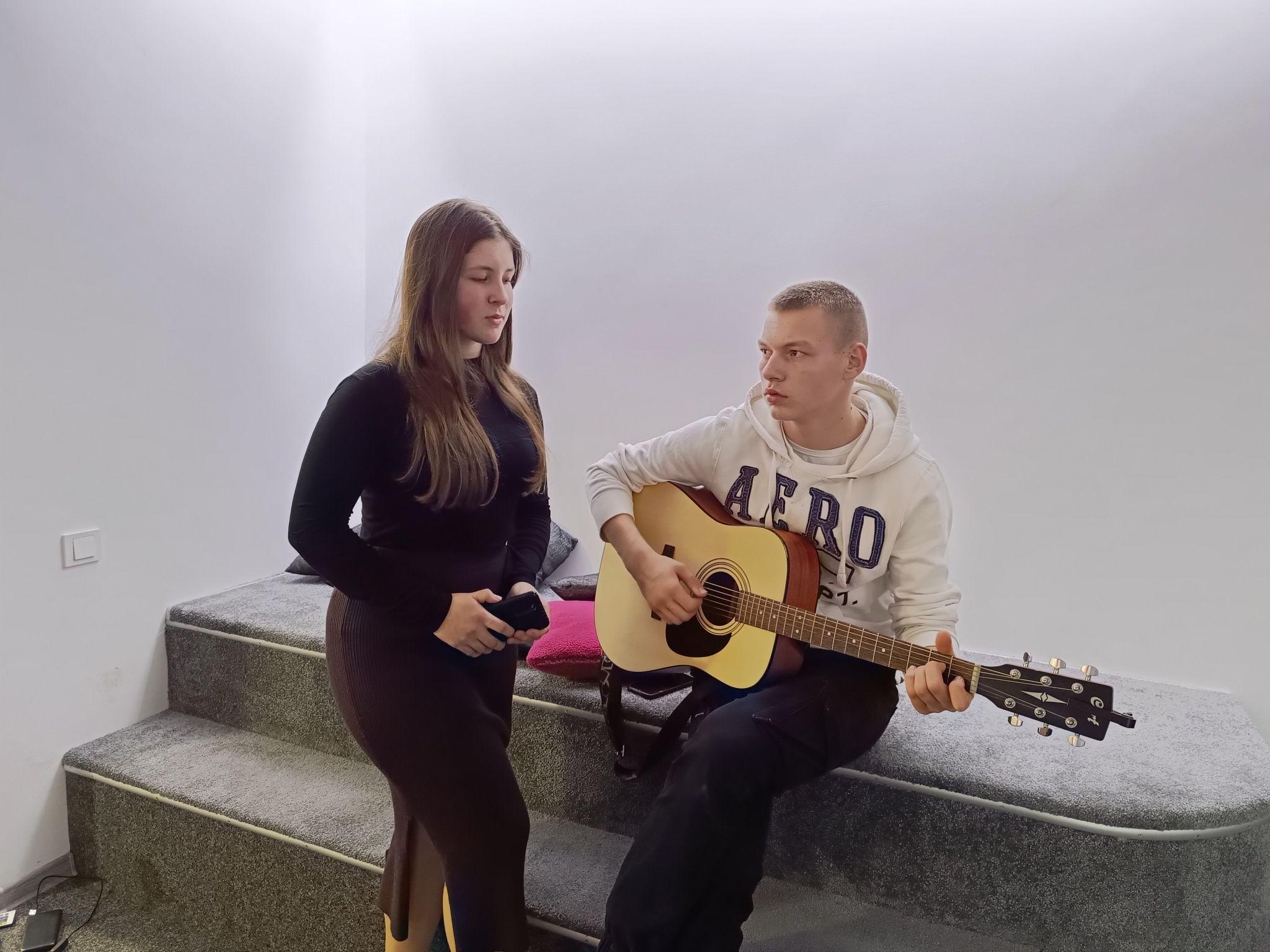 Новини Козятина - фото з Співали під гітару Yaktak і читали вірші про кохання у молодіжному просторі Козятина