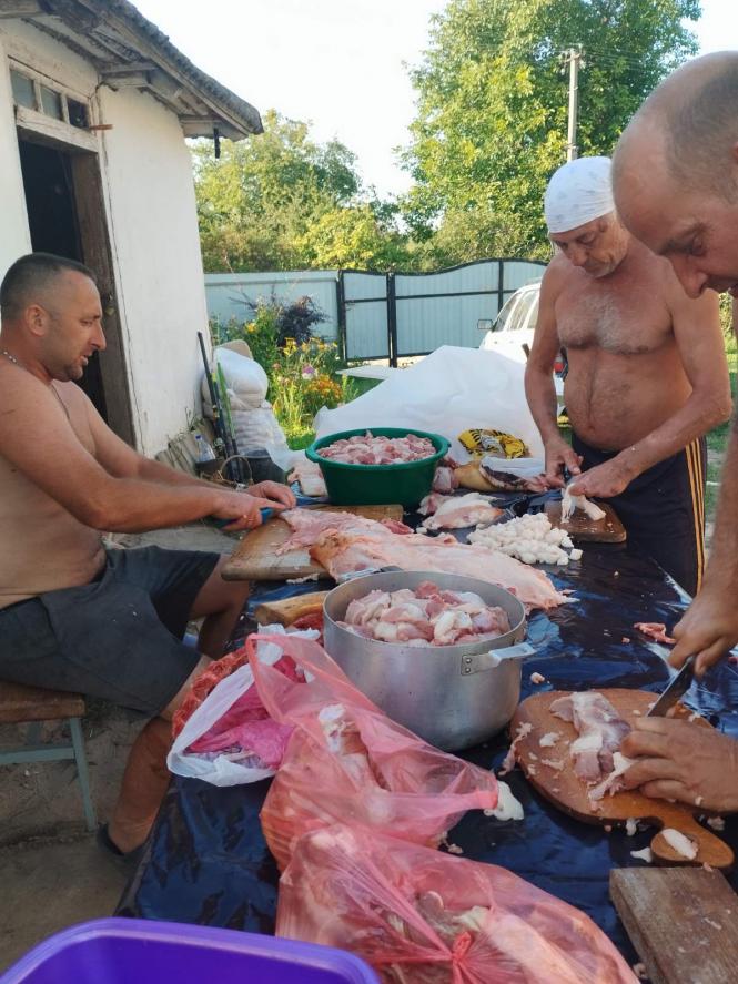 Новини Вінниці - фото з Волонтерка Леся Логайчук з Сальника об'єднала односельців заради перемоги