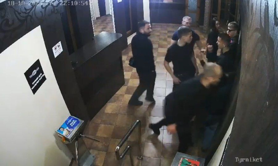 Новини Вінниці - фото з Відомі вінницькі боксери влаштували бійку зі зброєю: що відбулося в «Мода Барі»? (ОНОВЛЕНО)