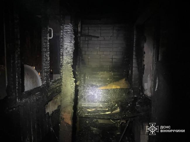 Новини Вінниці - фото з Пожежу на Юності гасили 16 рятувальників та чотири спецавтомобілі