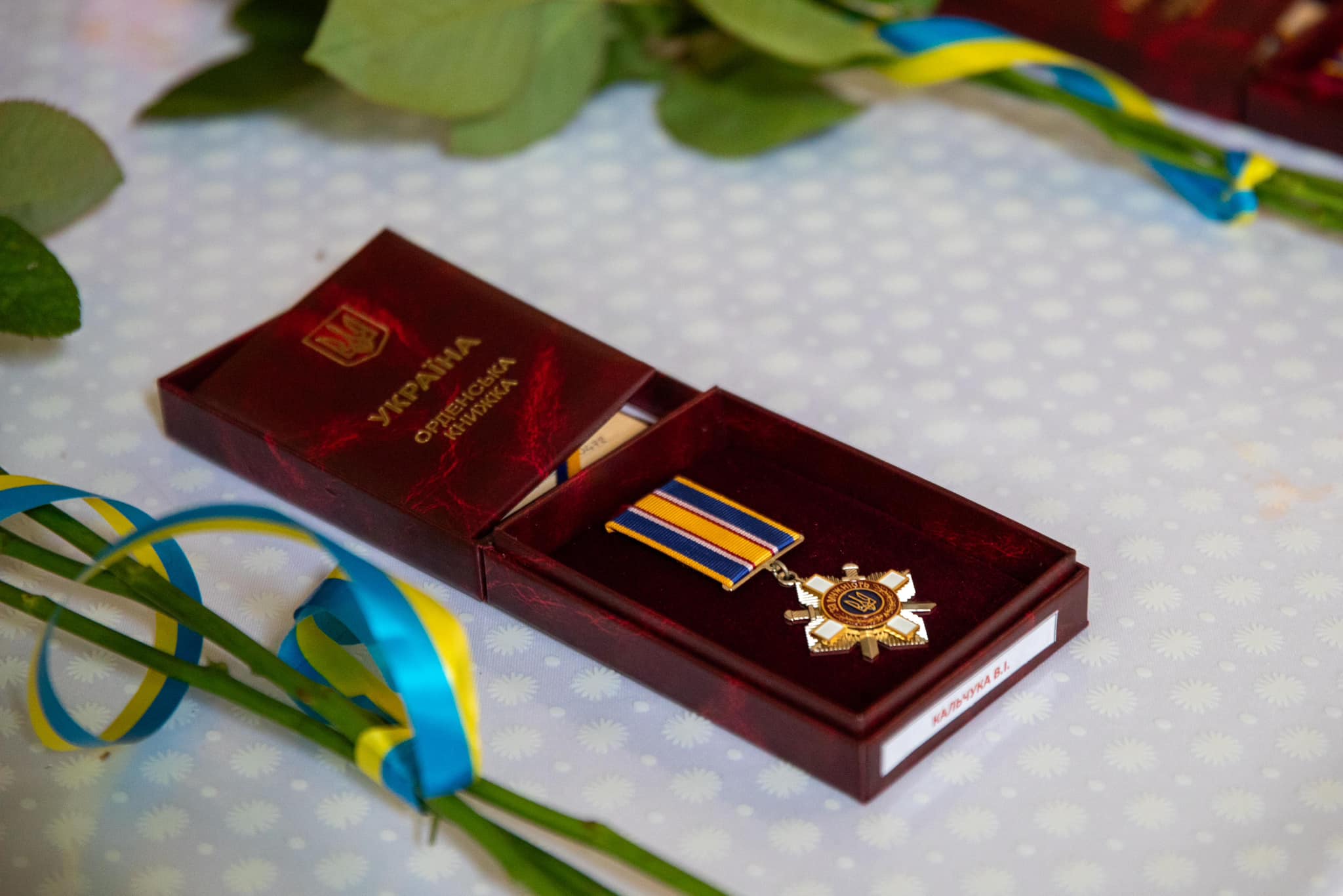 Новини Тернополя - фото з Ордени « За мужність» ІІІ ступеня посмертно отримали троє Героїв з Кременеччини На зображенні може бути: плитка шоколаду та текст