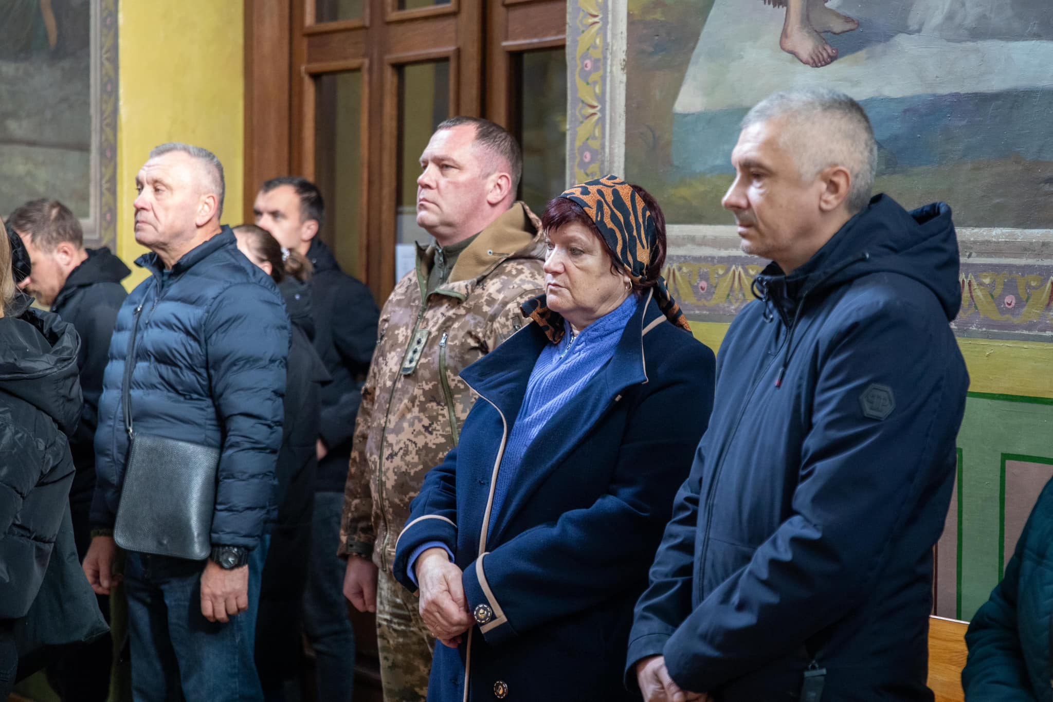 Новини Тернополя - фото з Ордени « За мужність» ІІІ ступеня посмертно отримали троє Героїв з Кременеччини На зображенні може бути: 6 людей