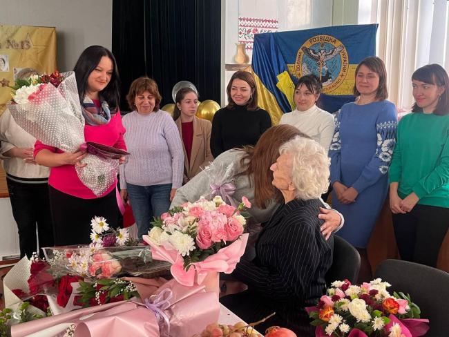 Новини Вінниці - фото з Легендарна вчителька-вогник Лариса Богатчук відзначила 90-річний ювілей