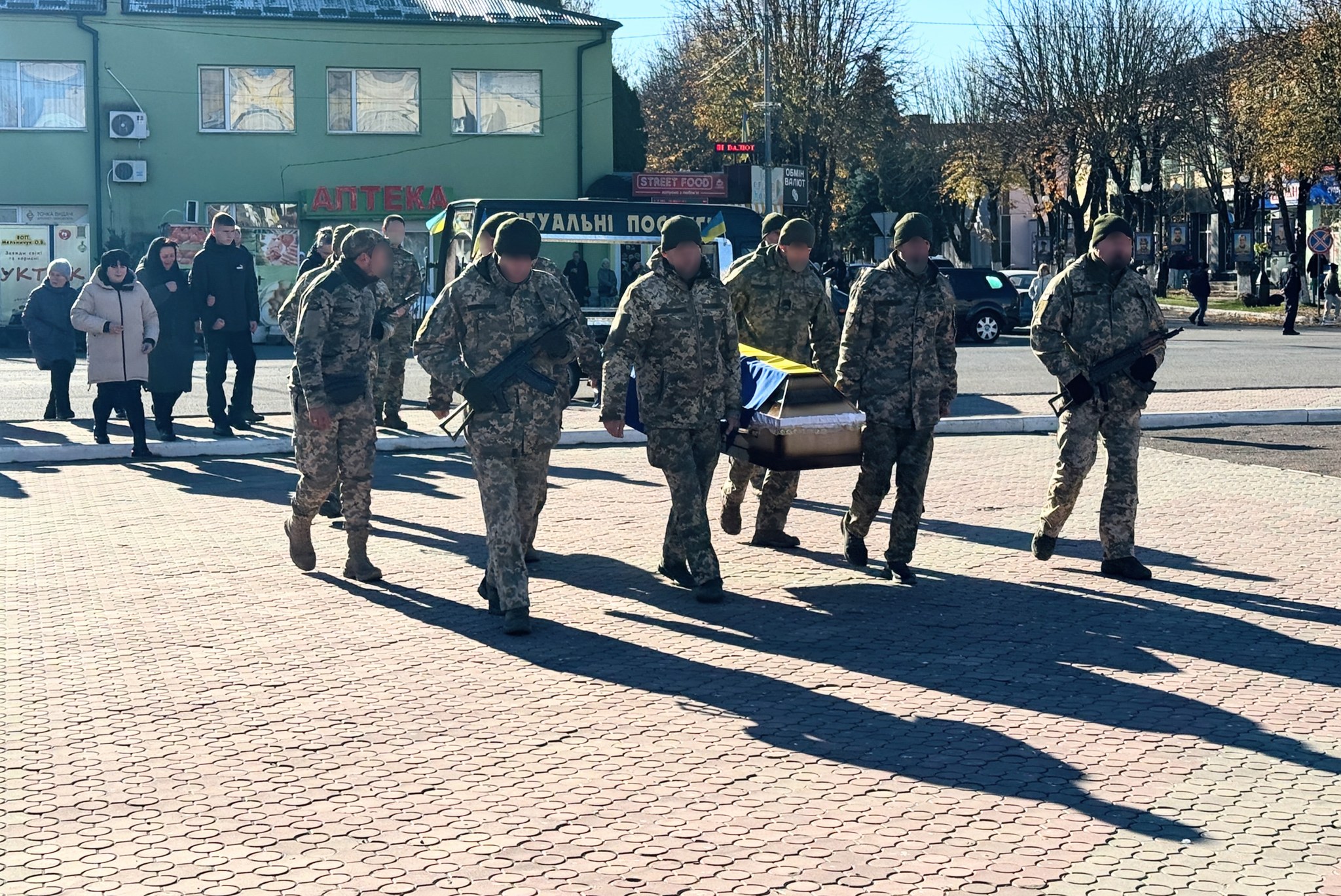 На зображенні може бути: 13 людей