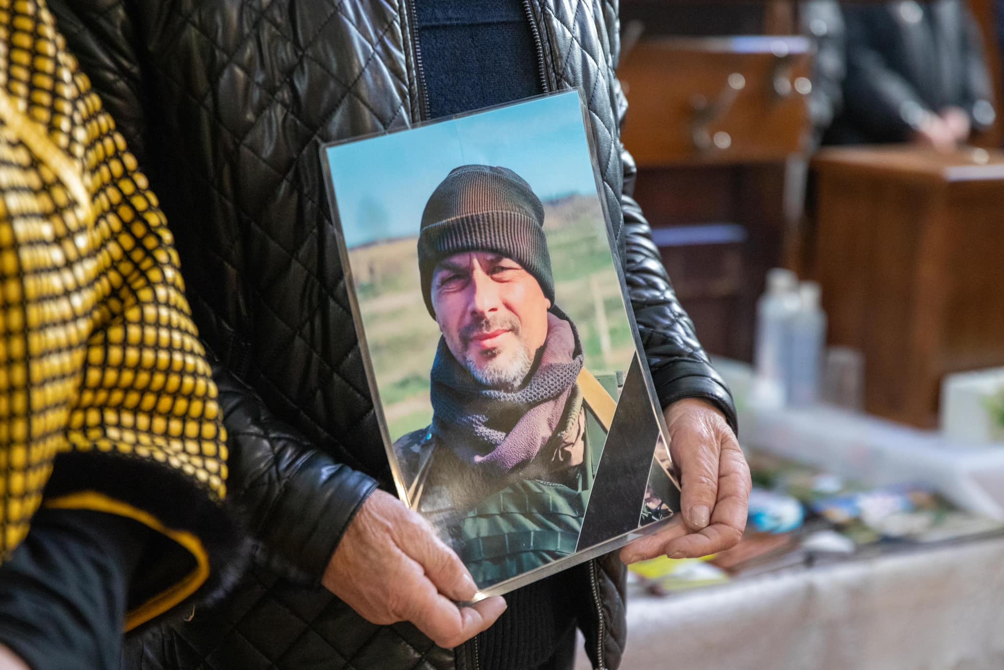 Новини Тернополя - фото з Ордени « За мужність» ІІІ ступеня посмертно отримали троє Героїв з Кременеччини На зображенні може бути: 2 людини