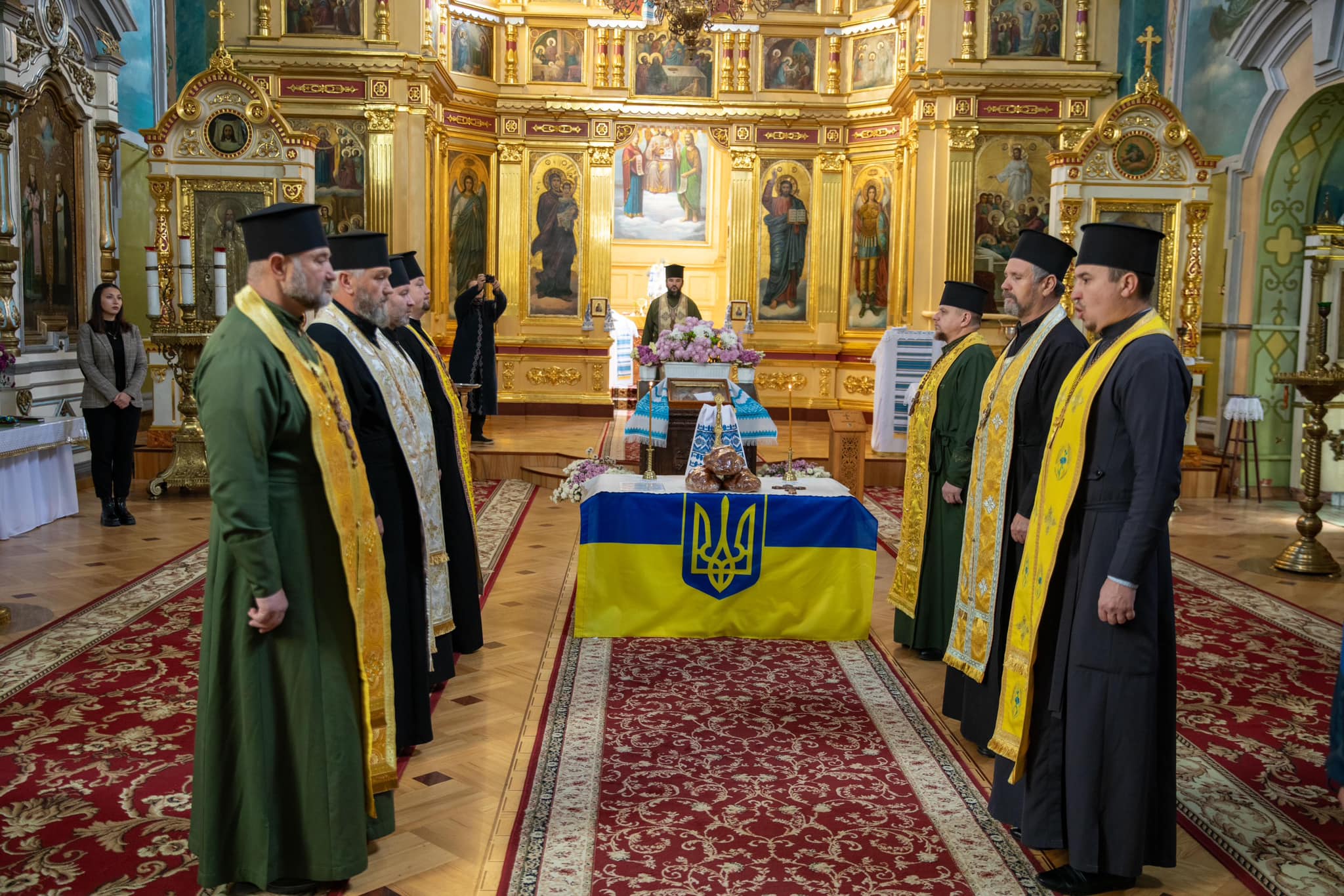 Новини Тернополя - фото з Ордени « За мужність» ІІІ ступеня посмертно отримали троє Героїв з Кременеччини На зображенні може бути: 7 людей та текст