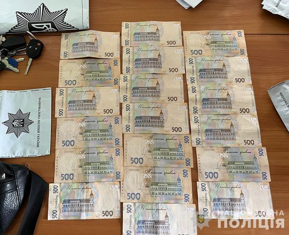 Новини Житомира - фото з У Житомирі затримали інструктора автошколи, який за 14 тисяч гривень обіцяв «допомогу» у складанні іспиту