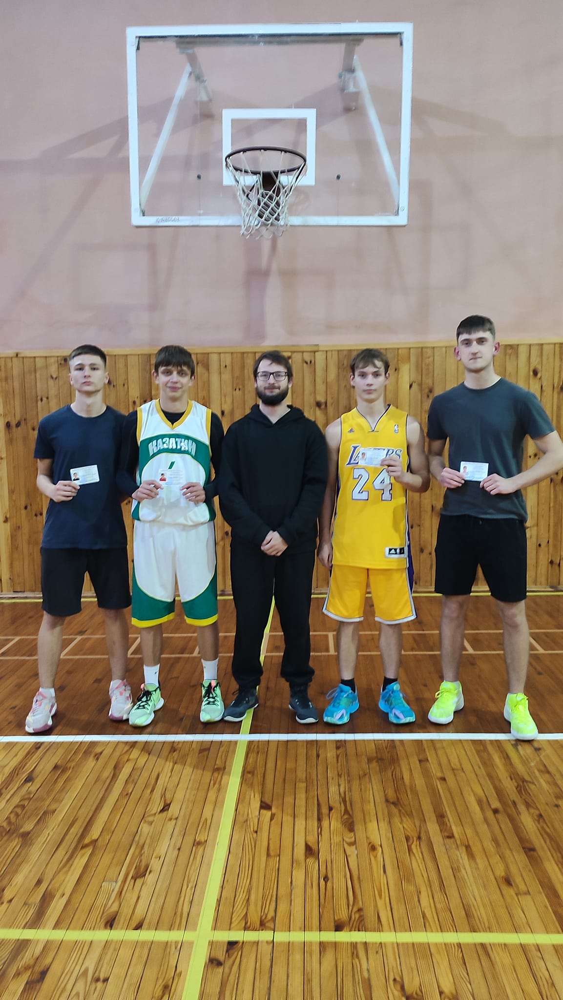 Новини Козятина - фото з Козятинським баскетболістам вручили посвідчення кандидатів у майстри спорту