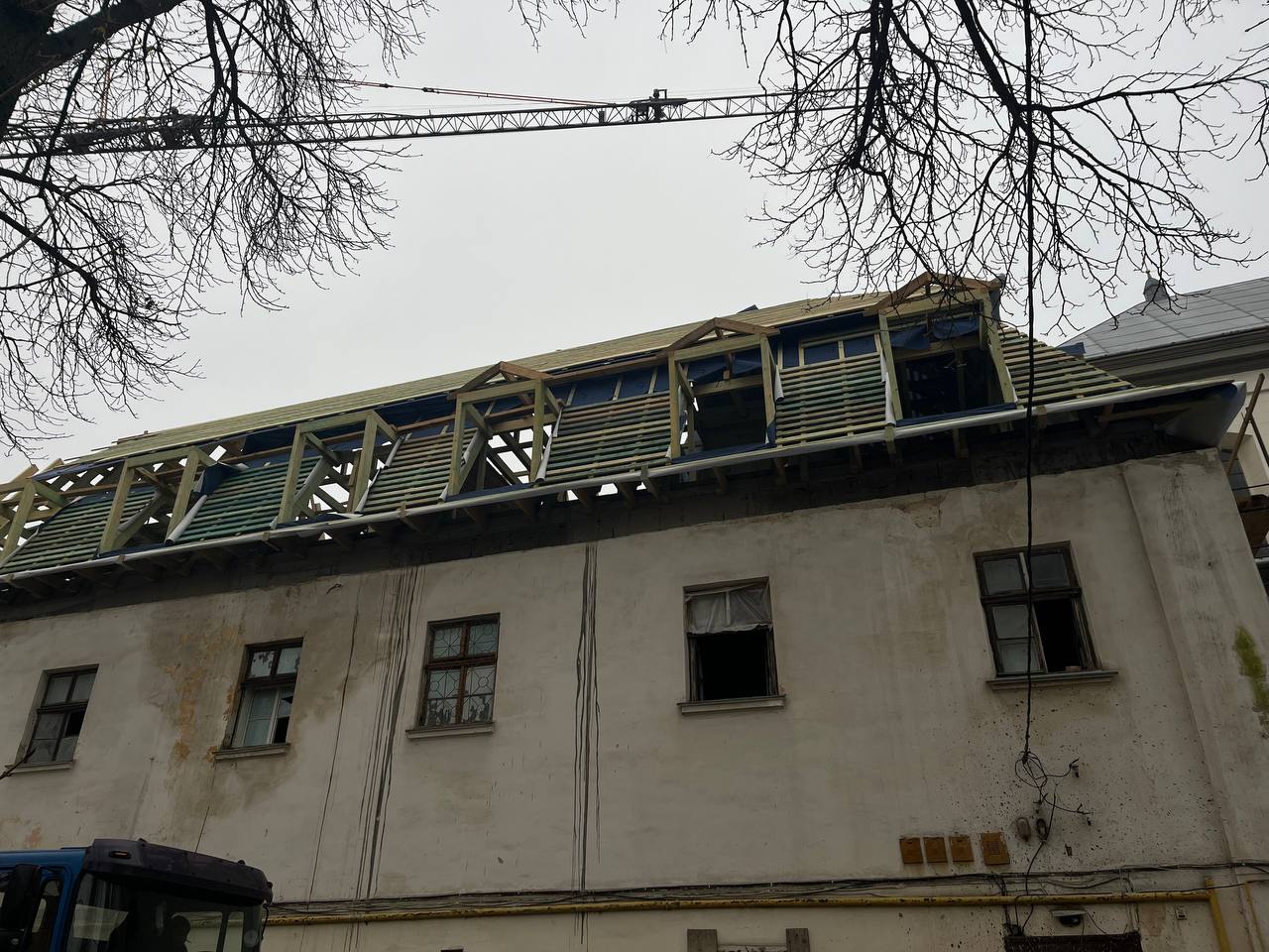 Новини Тернополя - фото з Протести стихли, а реставрація триває: на монастирі біля Катедри добудовують мансардний поверх