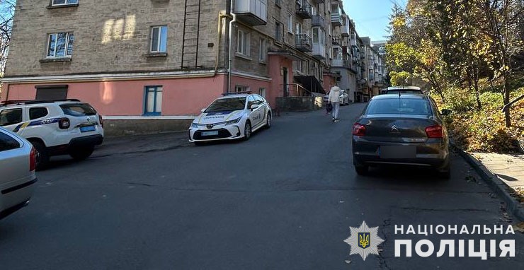 Новини Тернополя - фото з Поліція затримала тернополянина, який викрадав речі з незамкнених авто на «Дружбі» та в «Центрі» оперативники поліції викрили жителя тернополя у вчиненні серії крадіжок