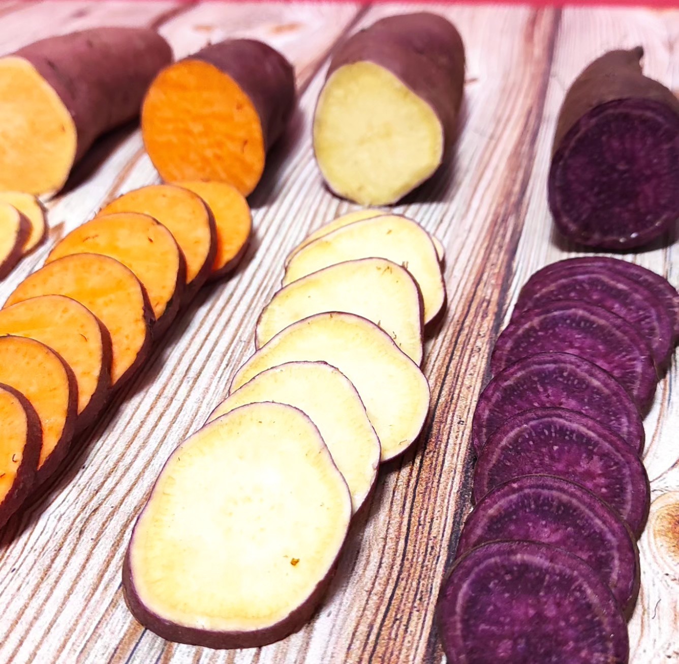 Новини Тернополя - фото з Ферма кольорового батату на Тернопільщині: сім'я з Товстого вирощує екзотику на власному городі Немає опису світлини.