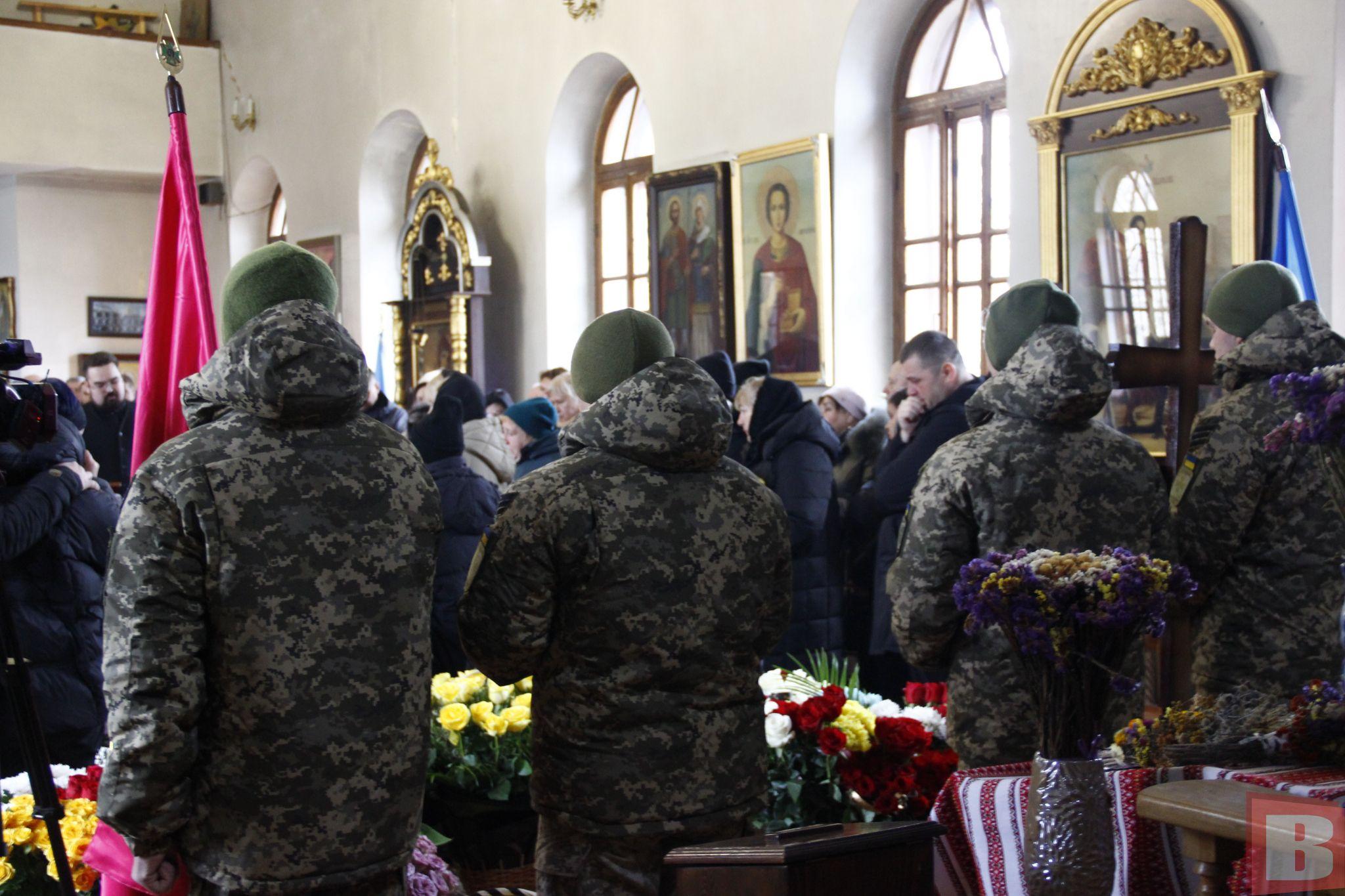 Новини Хмельницького - фото з Із полону – знову на службу: у Хмельницькому попрощалися із прикордонником Костянтином Рущиним