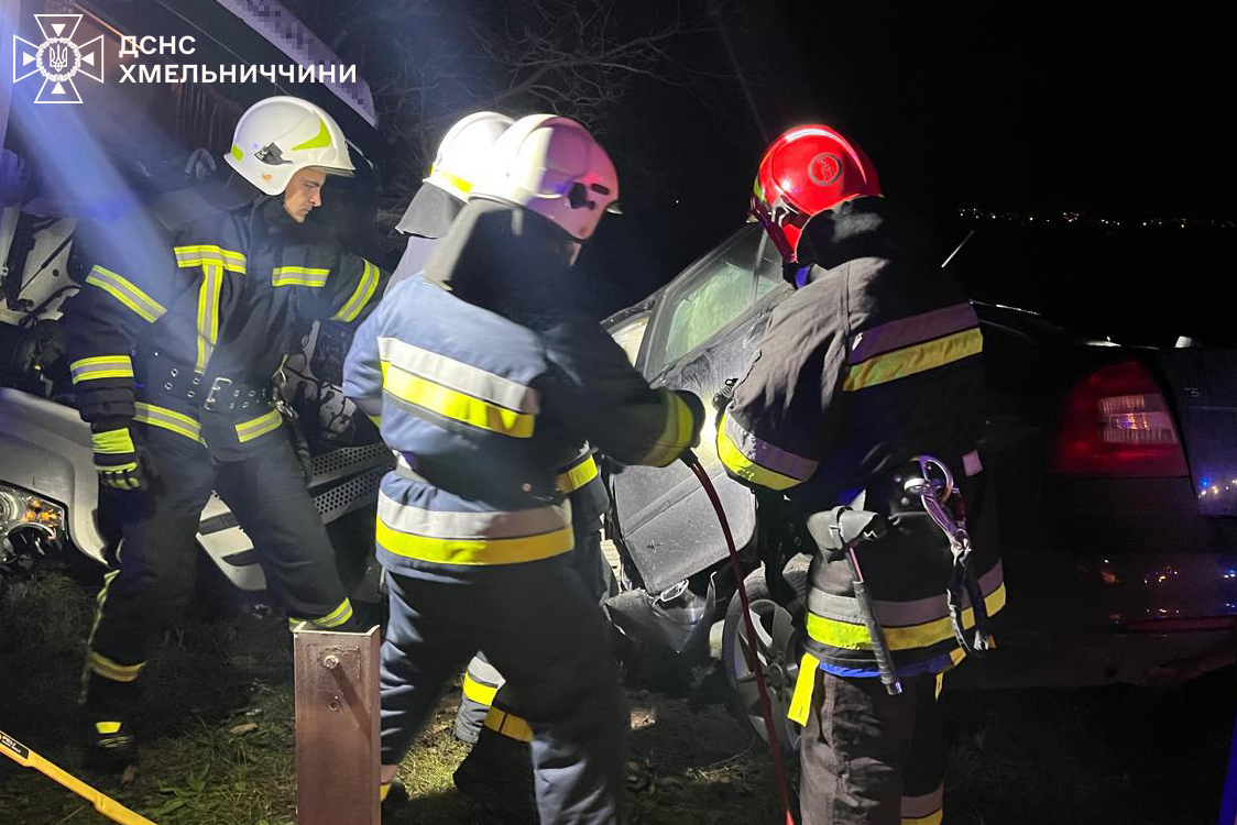 На зображенні може бути: 3 людини та текст