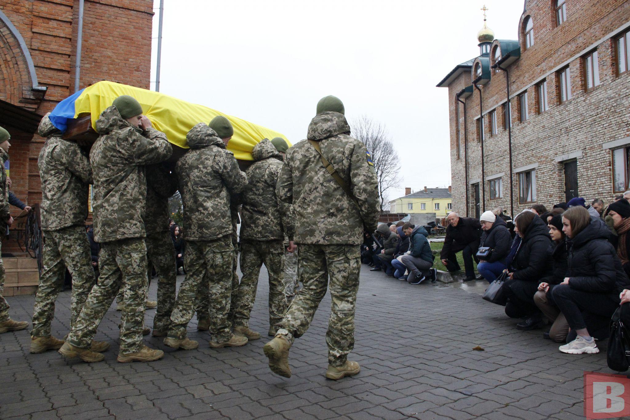 Новини Хмельницького - фото з Із полону – знову на службу: у Хмельницькому попрощалися із прикордонником Костянтином Рущиним