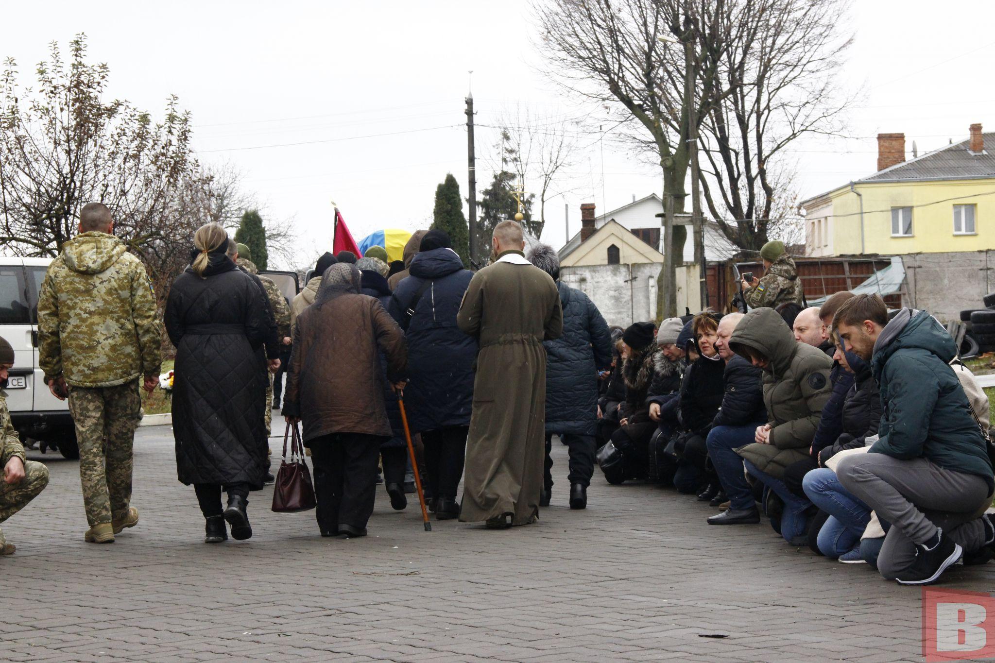 Новини Хмельницького - фото з Із полону – знову на службу: у Хмельницькому попрощалися із прикордонником Костянтином Рущиним