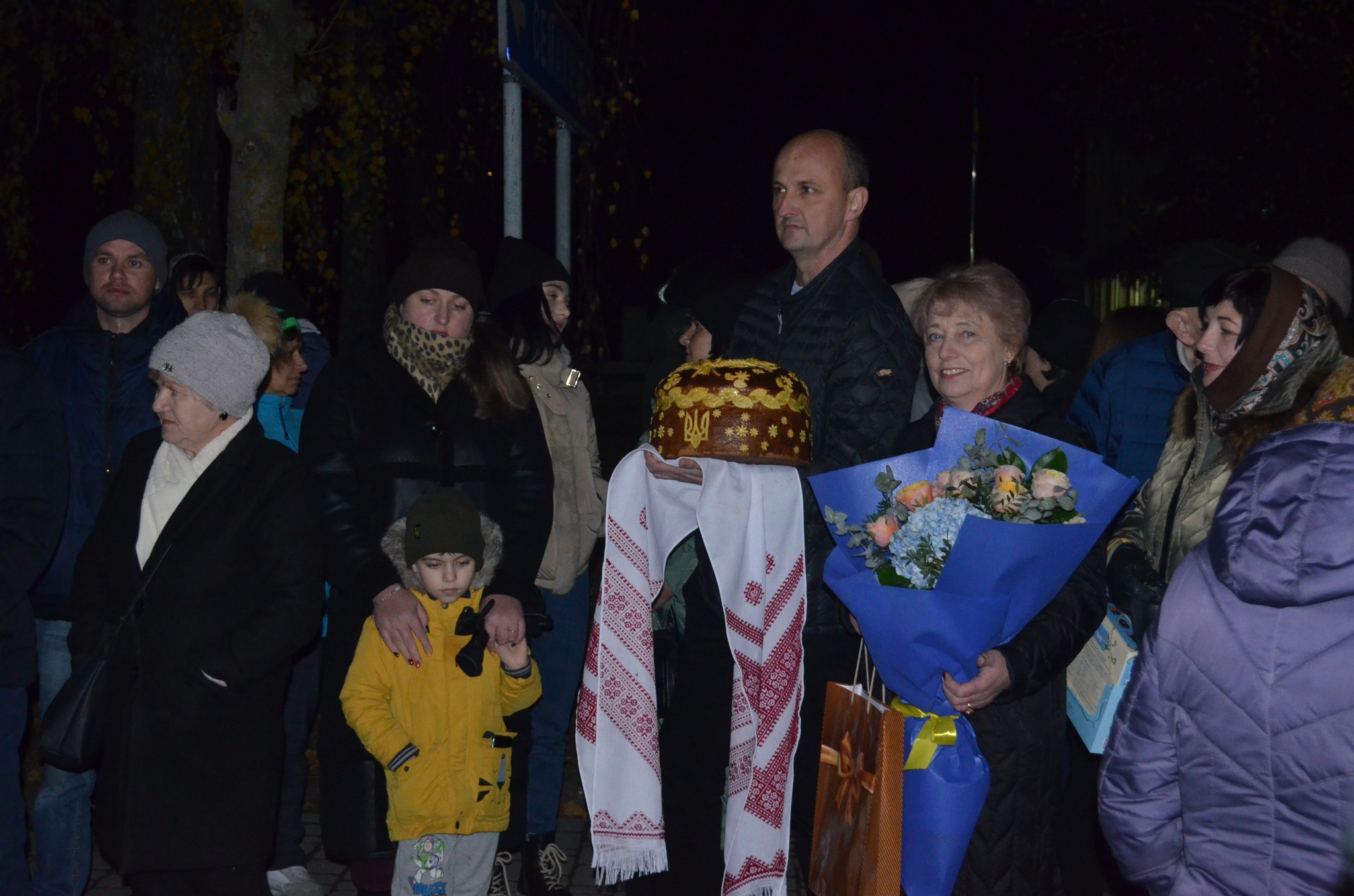 На зображенні може бути: 9 людей