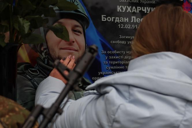 Новини Вінниці - фото з Відкрили пам'ятну дошку загиблому воїну Богдану Кухарчуку