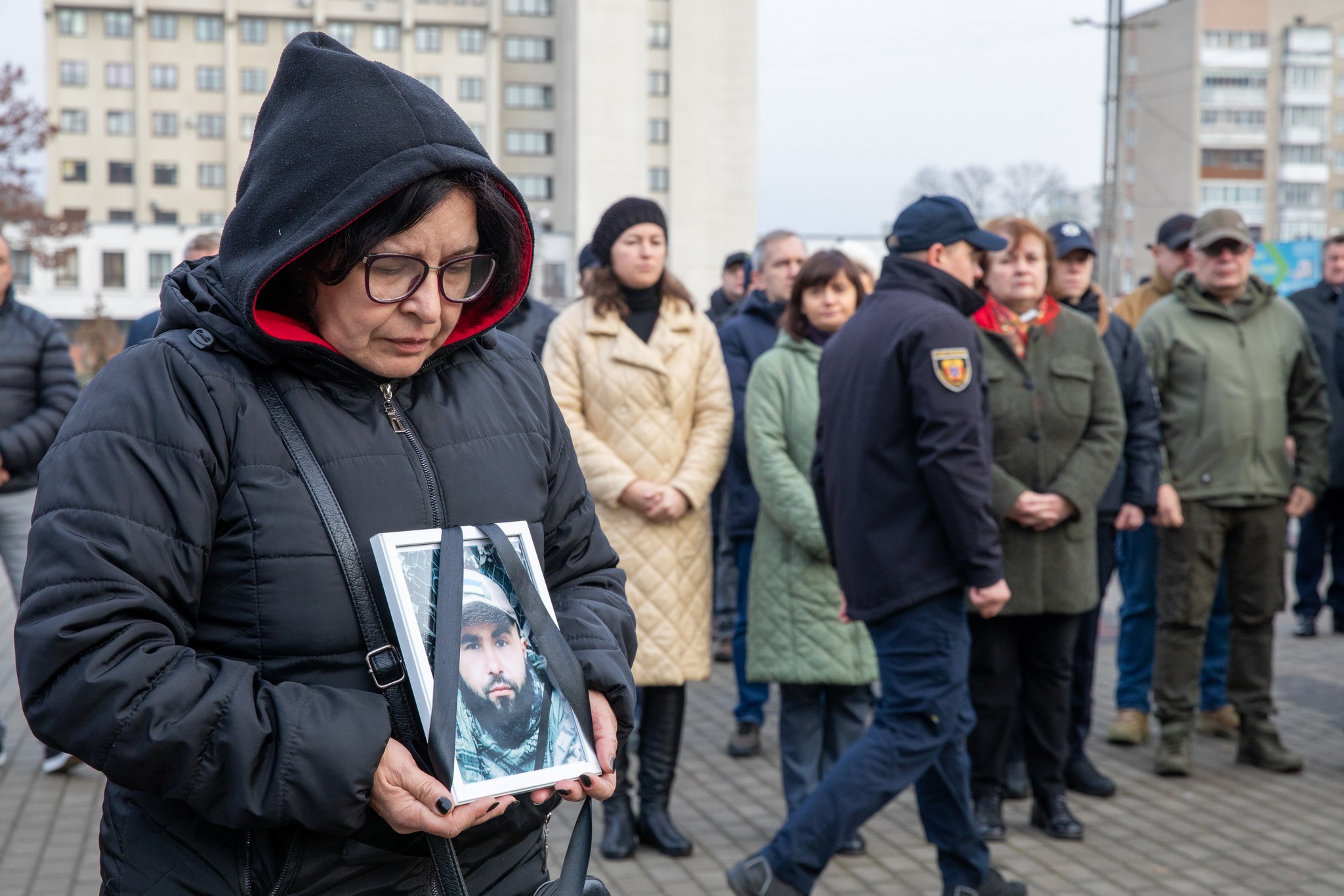 Новини Тернополя - фото з У 1000-ий день війни тернополяни вшанували Героїв, які загинули за волю України На зображенні може бути: 6 людей