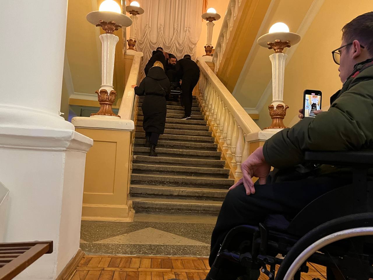 Новини Тернополя - фото з «Перемога» — не для людей з інвалідністю? «20 хвилин» перевірили культурний заклад на доступність